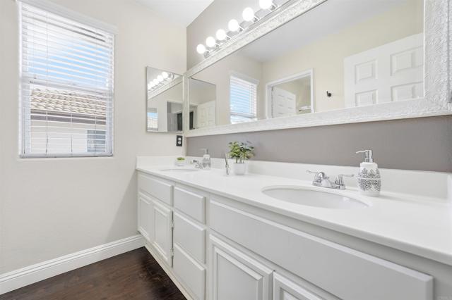 1029 Vista Oak Place, Chula Vista CA: https://media.crmls.org/mediaz/dd165e60-1ec0-490e-a1e2-a799fab8b49c.jpg