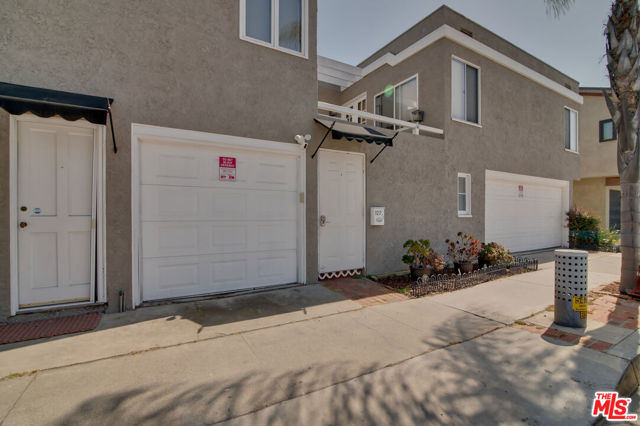 127 Abalone Avenue, Newport Beach CA: https://media.crmls.org/mediaz/dd167fdf-c72b-418e-a08e-c1dbe5e154a9.jpg