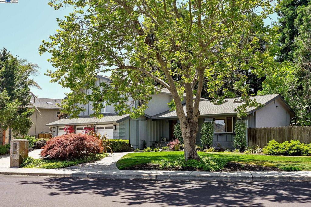 561 Santander Dr