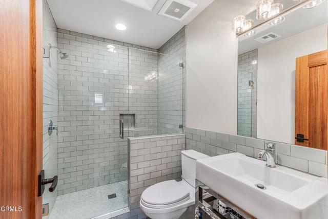 Detail Gallery Image 23 of 47 For 7035 Oxnard Ave, Ventura,  CA 93001 - 2 Beds | 2 Baths