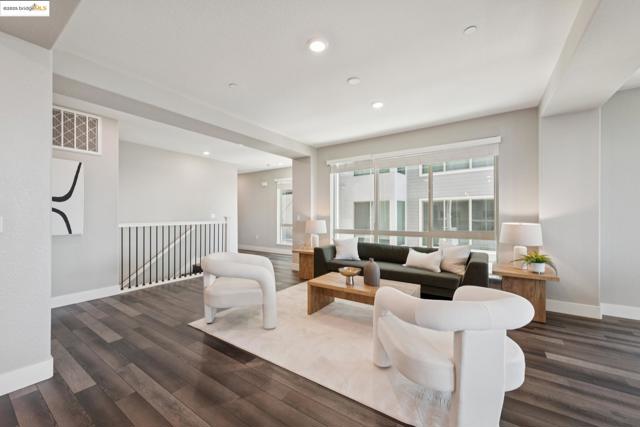 6757 Skyview Dr, Oakland CA: https://media.crmls.org/mediaz/dd1790eb-0fe8-43c8-b58c-6767913e6894.jpg