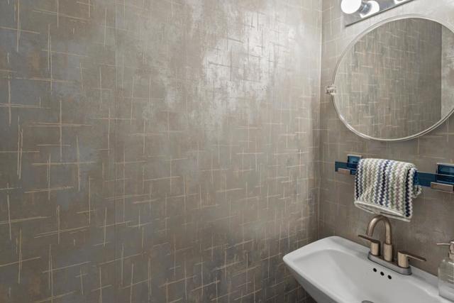 2101 Shore Line Drive, Alameda CA: https://media.crmls.org/mediaz/dd17997f-1076-454f-b8e7-97b79549fe96.jpg