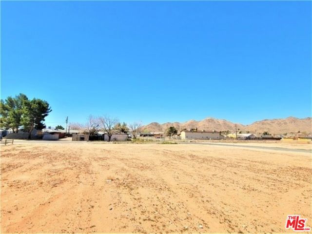 0 Straight Arrow Road, Apple Valley CA: https://media.crmls.org/mediaz/dd186b12-fa79-455b-9c15-df4a94721059.jpg