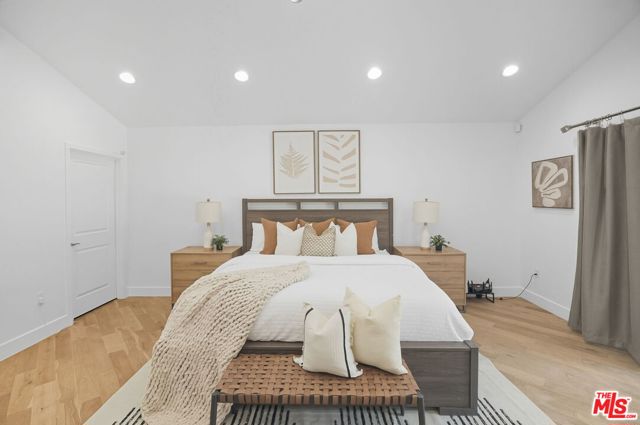 4719 W Wortser Avenue, Sherman Oaks CA: https://media.crmls.org/mediaz/dd187f67-be8a-4b06-9750-dbde25857559.jpg