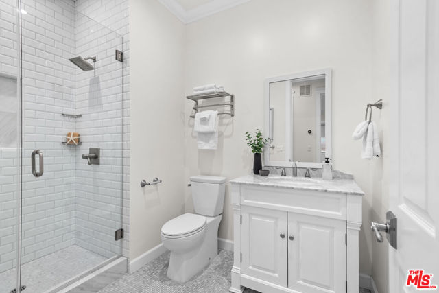 4616 Ventura Canyon Avenue, Sherman Oaks CA: https://media.crmls.org/mediaz/dd189367-802f-4ee4-987d-ced57de57928.jpg