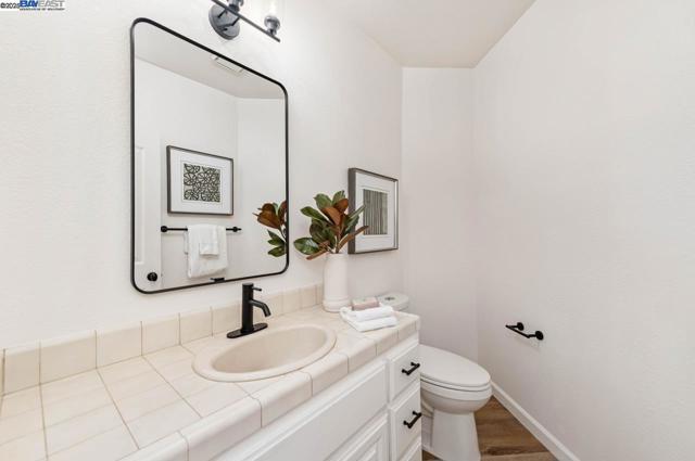 942 Finovino Ct, Pleasanton CA: https://media.crmls.org/mediaz/dd18be32-63d4-4e04-b103-ca02f99d8550.jpg