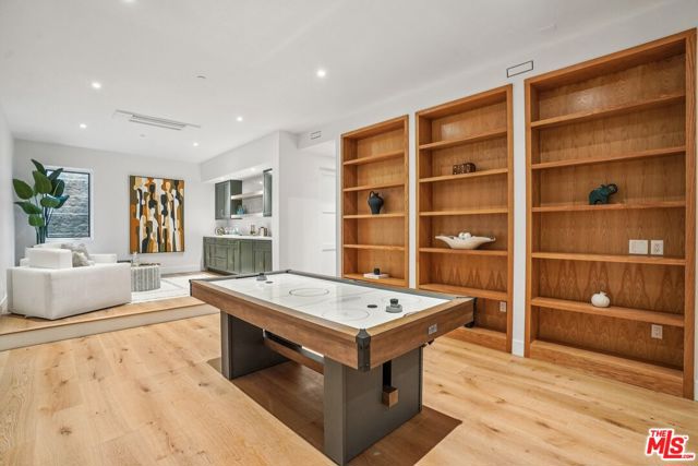 4034 Coolidge Avenue, Culver City CA: https://media.crmls.org/mediaz/dd1908fe-9d43-49c5-9bf7-958c88119f32.jpg