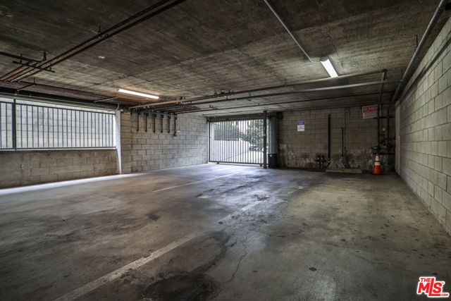 1540 N Bronson Avenue, Los Angeles CA: https://media.crmls.org/mediaz/dd1992e3-6db3-4dbf-880f-287634abb460.jpg