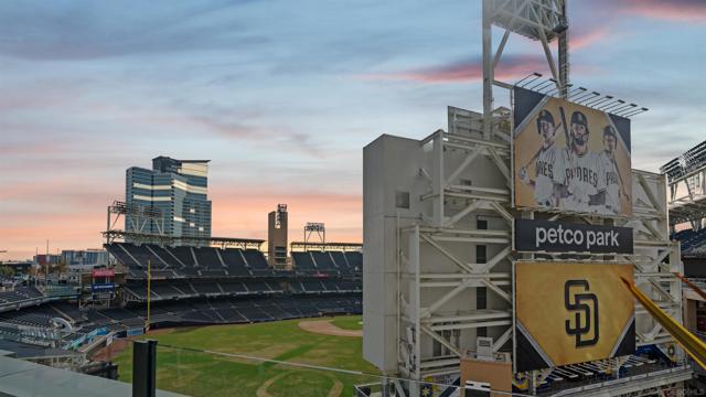 325 7Th Ave, San Diego CA: https://media.crmls.org/mediaz/dd19c507-c920-43f7-92ef-e9231d218258.jpg