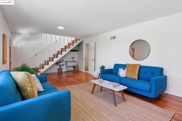 1023 Overlook Rd, Berkeley CA: https://media.crmls.org/mediaz/dd19dffc-4f4a-47c8-baaa-beae71e3494a.jpg