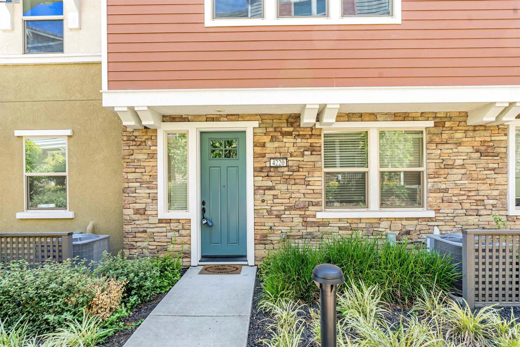 4220 Midlands Ct