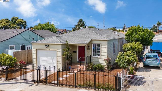 455 32nd St, Richmond CA: https://media.crmls.org/mediaz/dd1ad670-5a0f-4697-8e77-9cfc9e2e6221.jpg
