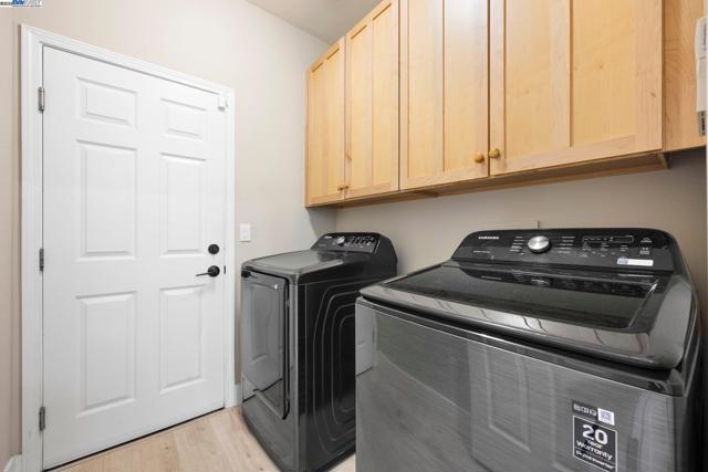 198 Continente Ave, Brentwood CA: https://media.crmls.org/mediaz/dd1b3d0a-d8b8-45ce-ad9c-dd2207a1a718.jpg