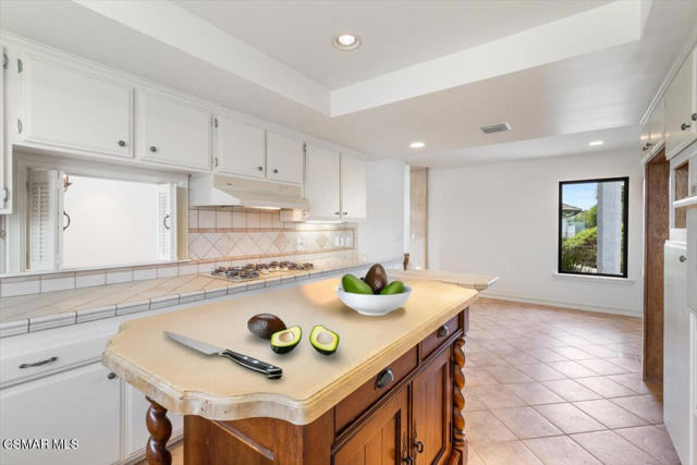8445 Roseland Avenue, Moorpark CA: https://media.crmls.org/mediaz/dd1ba653-5eb0-425c-a5da-9bea4fb93afe.jpg