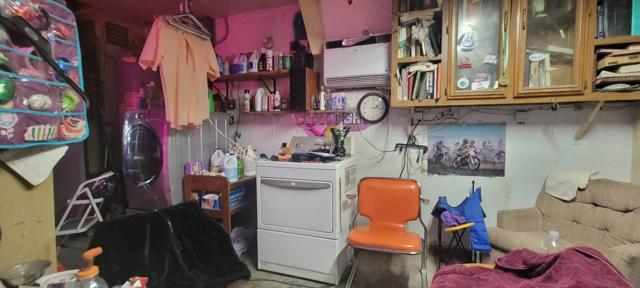 1230 N Las Posas Court, Ridgecrest CA: https://media.crmls.org/mediaz/dd1c762b-1e6b-4a23-a63f-b23f0310ee27.jpg