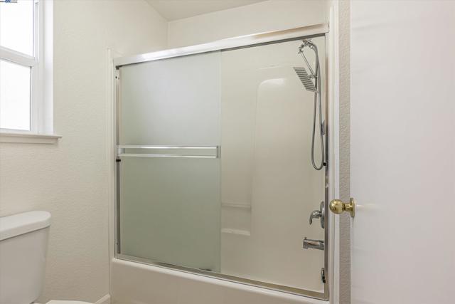 Image 22 of 34 For 20363 Royal Ave