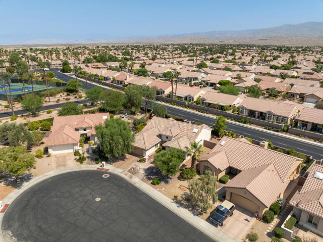 78626 Blooming Court, Palm Desert CA: https://media.crmls.org/mediaz/dd1cd227-4d20-4e40-b3ce-e42b856dbc55.jpg