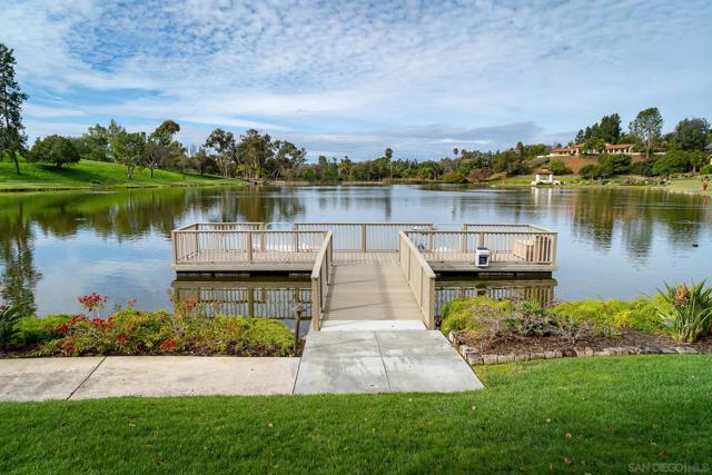6295 Avenida Floresta, Rancho Santa Fe CA: https://media.crmls.org/mediaz/dd1cd773-1ada-4b26-9fe2-49e8ba7b3981.jpg