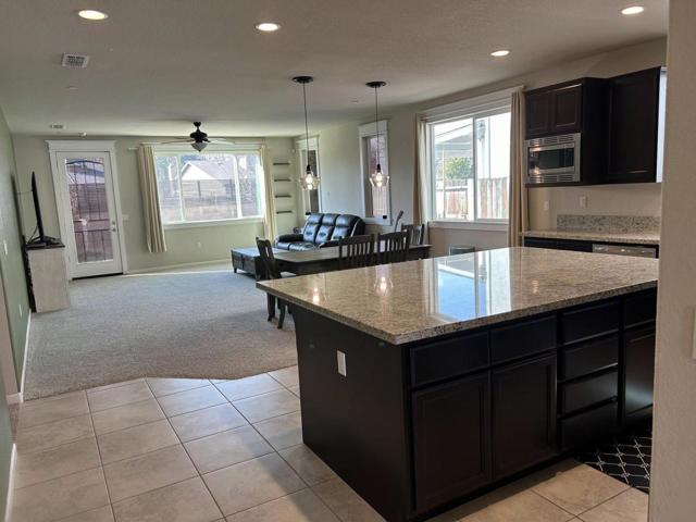 529 Ashwood Lane, Patterson CA: https://media.crmls.org/mediaz/dd1d2d67-17ab-4895-8117-157ffc0f73aa.jpg