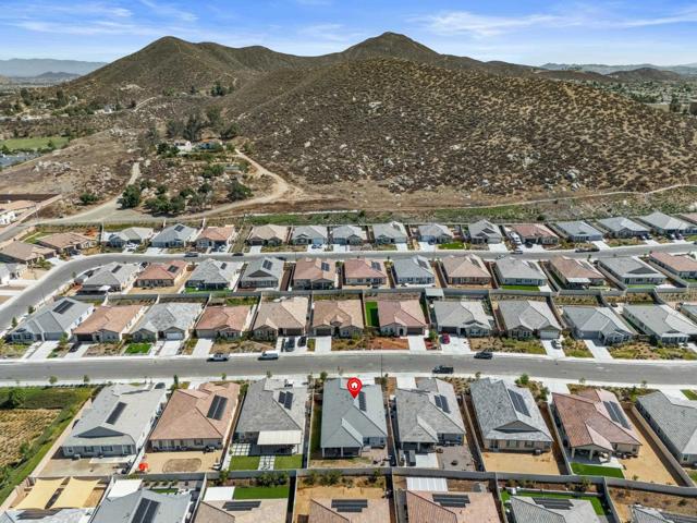 28382 Hopscotch dr,  CA: https://media.crmls.org/mediaz/dd1d6f2d-9650-4bc4-93ac-755840630bde.jpg