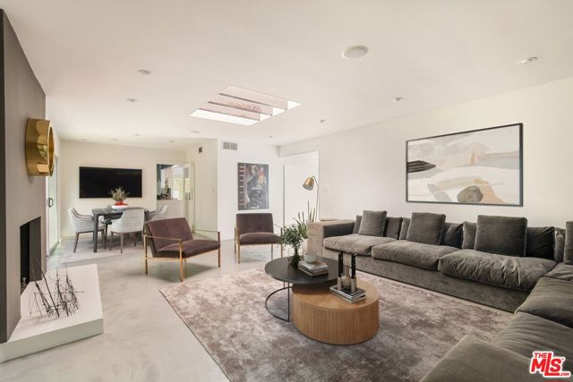 11115 Dona Pegita Drive, Studio City CA: https://media.crmls.org/mediaz/dd1d849c-43de-4c82-ac4b-3e61ff8ae126.jpg