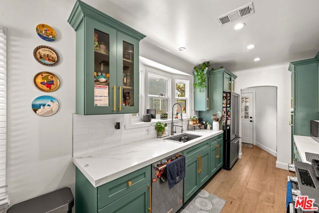 3871 Roxton Avenue, Los Angeles CA: https://media.crmls.org/mediaz/dd1dadc3-eb5c-456c-b1a0-7fb4d986b53c.jpg