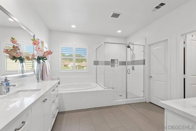 1217 Stockton Pl, Escondido CA: https://media.crmls.org/mediaz/dd1e1018-52fe-4b0f-8f07-9ce26e19ff30.jpg