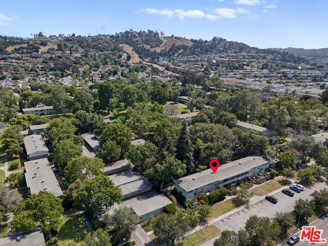 5443 1/2 Village, Los Angeles CA: https://media.crmls.org/mediaz/dd1e710a-c5f2-4698-a299-37d1c37d0a3b.jpg