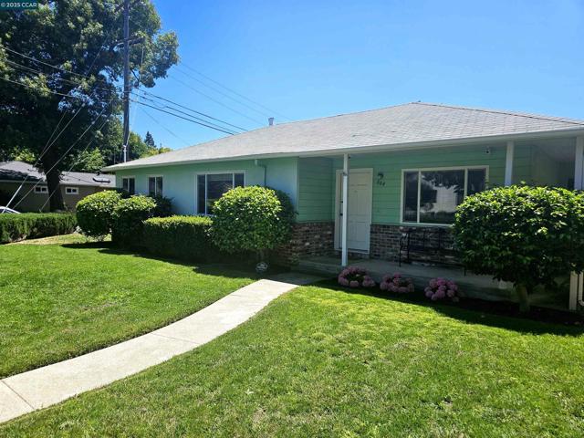 884 Juanita Dr, Lafayette CA: https://media.crmls.org/mediaz/dd1e7ec4-2b0b-4c13-a6e3-770254e44322.jpg
