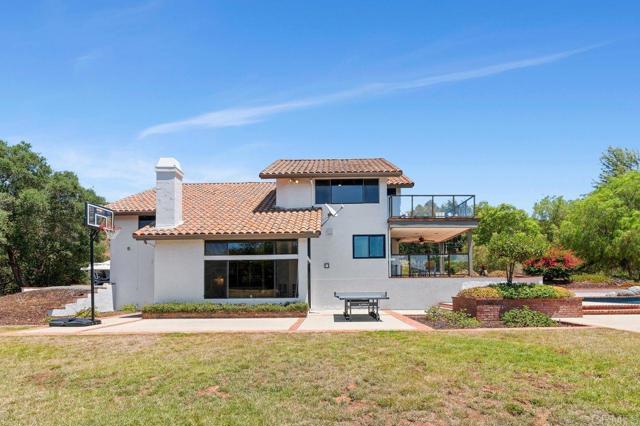 3453 Via Loma Vista, Escondido CA: https://media.crmls.org/mediaz/dd1f6da1-0e13-46b3-b226-a6bef6672d5c.jpg