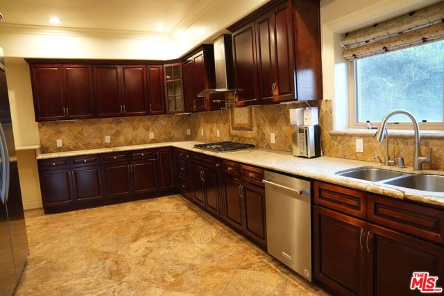 4212 Don Alanis Place, Los Angeles CA: https://media.crmls.org/mediaz/dd204ca9-da3f-4868-ae87-872d0ca1fe94.jpg