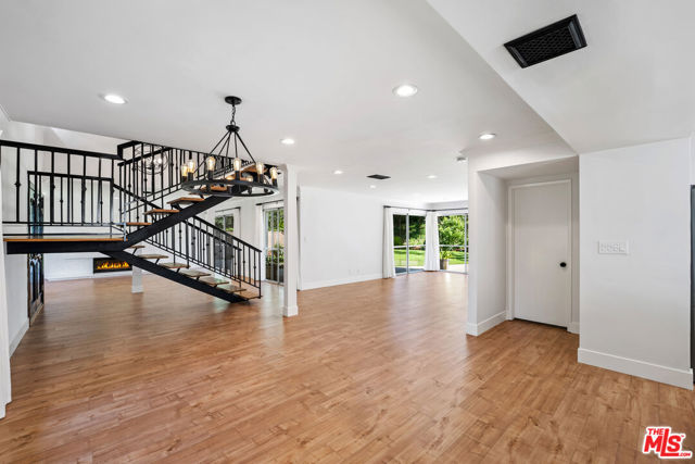 22619 Town Crier Road, Calabasas CA: https://media.crmls.org/mediaz/dd2154a4-fa2c-4a0b-b343-e6a7cb0a81e7.jpg
