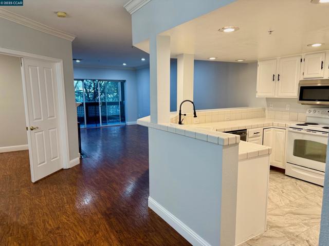 216 Stone Pine Ln, San Ramon CA: https://media.crmls.org/mediaz/dd2196fb-3ca8-4edf-aa0b-e1c9349820b9.jpg