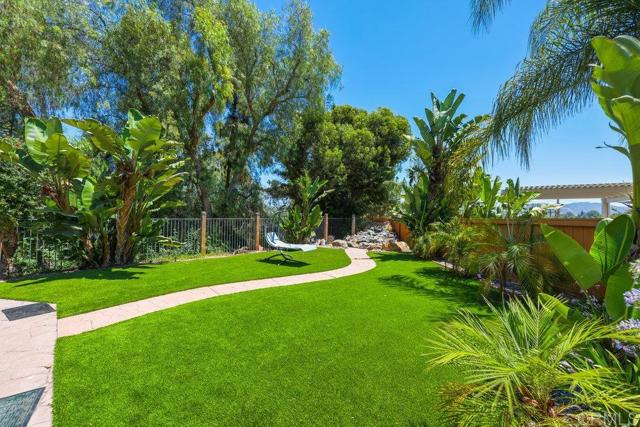 8627 Paseo Del Sol, Santee CA: https://media.crmls.org/mediaz/dd221bf8-cd3e-4868-9753-0af7ca583e9a.jpg