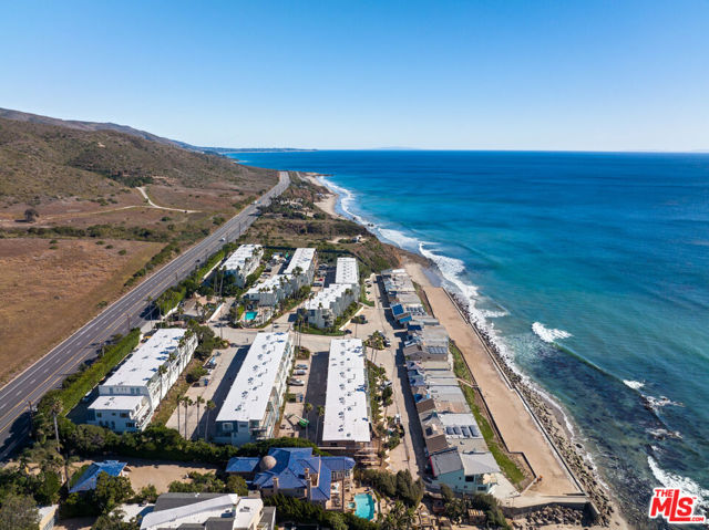 11862 Starfish Lane, Malibu CA: https://media.crmls.org/mediaz/dd224206-0227-4e28-a916-278c81c7389b.jpg