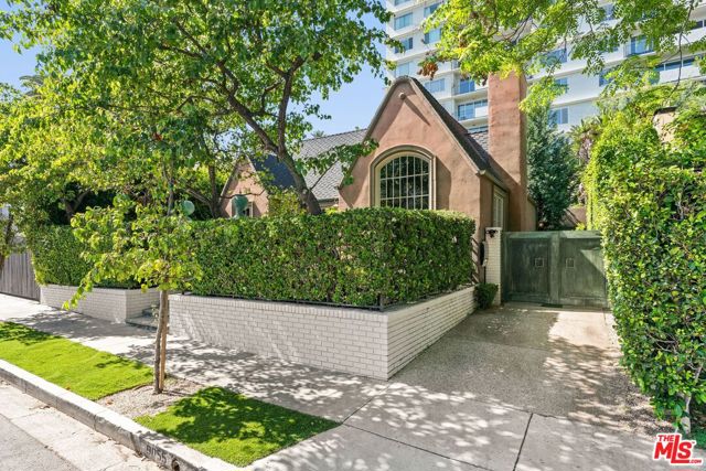 9053 Elevado Street, West Hollywood CA: https://media.crmls.org/mediaz/dd227aa9-450b-456a-a4bd-90103732322a.jpg