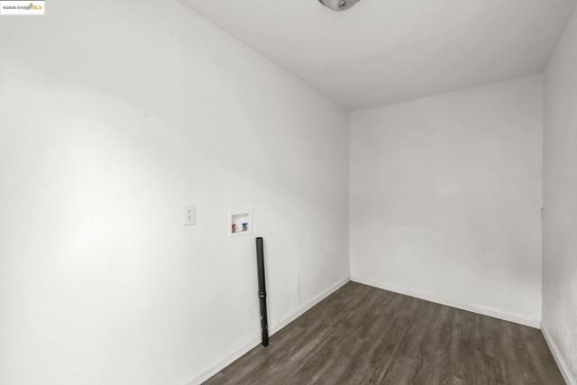 1311 87Th Ave, Oakland CA: https://media.crmls.org/mediaz/dd227c2b-ccfd-4b51-92ab-8fa696ad328f.jpg
