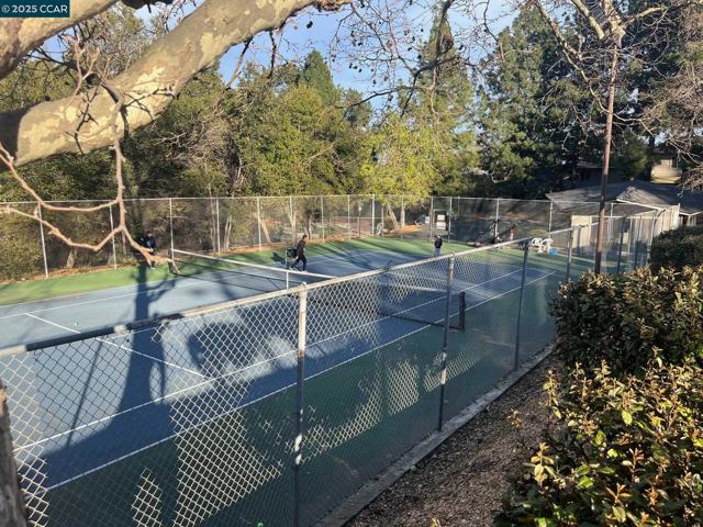1800 Cannon Dr, Walnut Creek CA: https://media.crmls.org/mediaz/dd231f32-f6f5-4701-978f-980a40fc4094.jpg