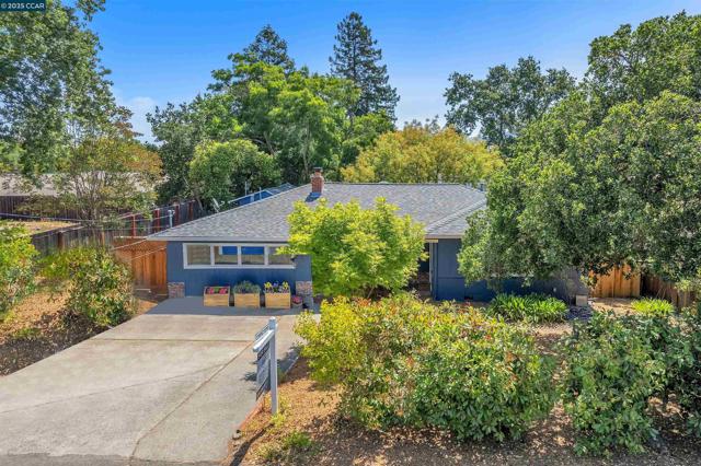 448 Cumberland Dr, Pleasant Hill CA: https://media.crmls.org/mediaz/dd23351d-07e0-42d6-b57c-91c89ba26b21.jpg