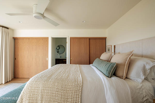 6813 Seawatch Lane, Malibu CA: https://media.crmls.org/mediaz/dd23431f-0a29-42a0-bb48-5a8483d691da.jpg
