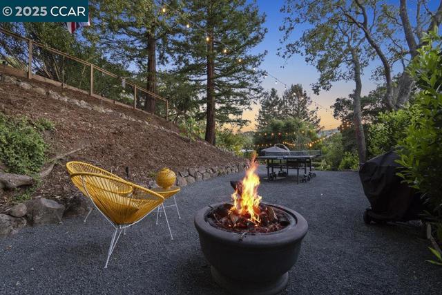 46 E Altarinda, Orinda CA: https://media.crmls.org/mediaz/dd2392ff-44ca-4108-920b-1e4b71d6a6f0.jpg
