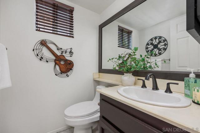 13351 Darview Ln, San Diego CA: https://media.crmls.org/mediaz/dd240a5a-4679-4ab7-82d9-f10cae630b14.jpg