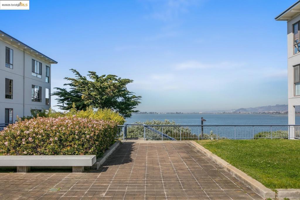 https://media.crmls.org/mediaz/dd240b6c-7a04-4a26-891a-9b64f6115096.jpg?preset=X-Large
