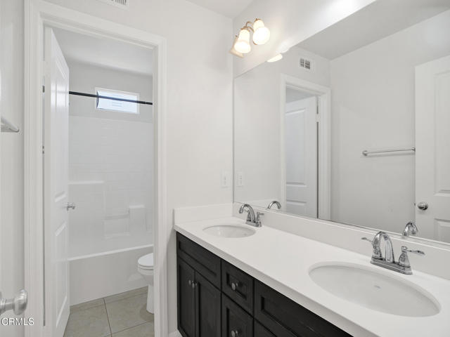 Detail Gallery Image 17 of 29 For 2949 Palmera Ln, Simi Valley,  CA 93065 - 4 Beds | 3 Baths
