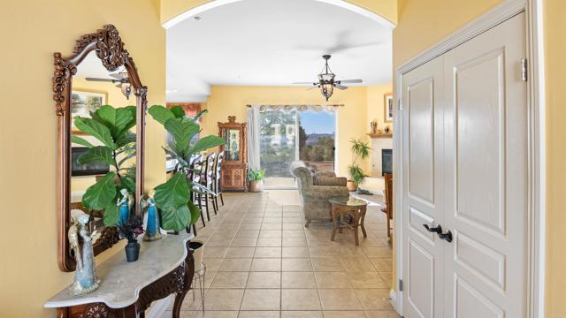 40487 Rock Mountain Drive, Fallbrook CA: https://media.crmls.org/mediaz/dd249f16-f9e3-4354-bfc9-4353d12c7724.jpg
