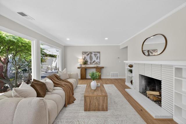 2169 Yorkshire Way, Mountain View CA: https://media.crmls.org/mediaz/dd251cb1-0544-406c-b5d8-5afb30a5a5ee.jpg