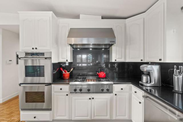 3920 Lakemead Way, Redwood City CA: https://media.crmls.org/mediaz/dd258a66-bdd6-4c93-abe7-affd458a1628.jpg