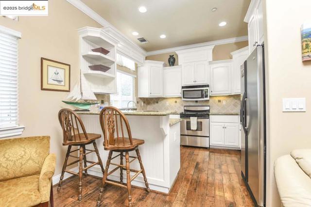 9050 Deer Valley Rd, Brentwood CA: https://media.crmls.org/mediaz/dd258b6b-6943-4879-9593-6b841906003e.jpg