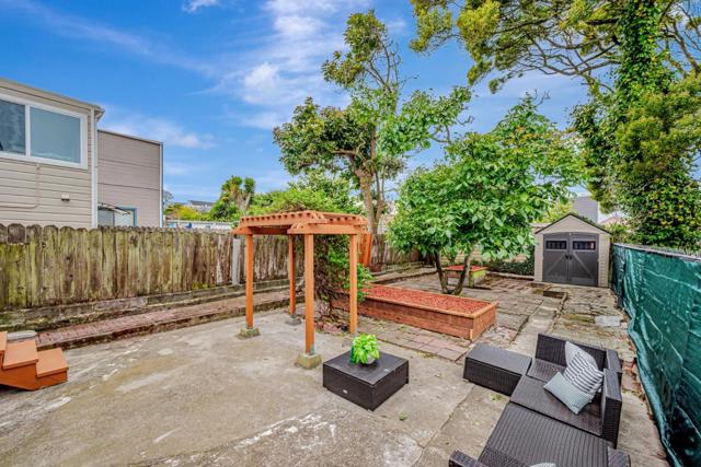 163 Lee Avenue, San Francisco CA: https://media.crmls.org/mediaz/dd260d0b-40b5-4857-97b2-779c6f85c0b8.jpg