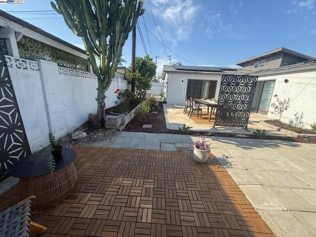 16871 Ross Lane, Huntington Beach CA: https://media.crmls.org/mediaz/dd2661b1-8181-4038-a372-bba0ac5e7174.jpg